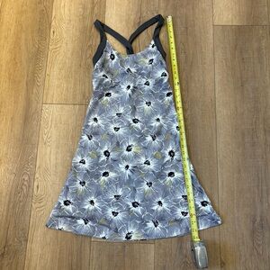 EUC size small Patagonia dress knee length built in shelf bra